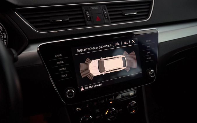 Skoda Superb cena 59900 przebieg: 240800, rok produkcji 2019 z Płock małe 781